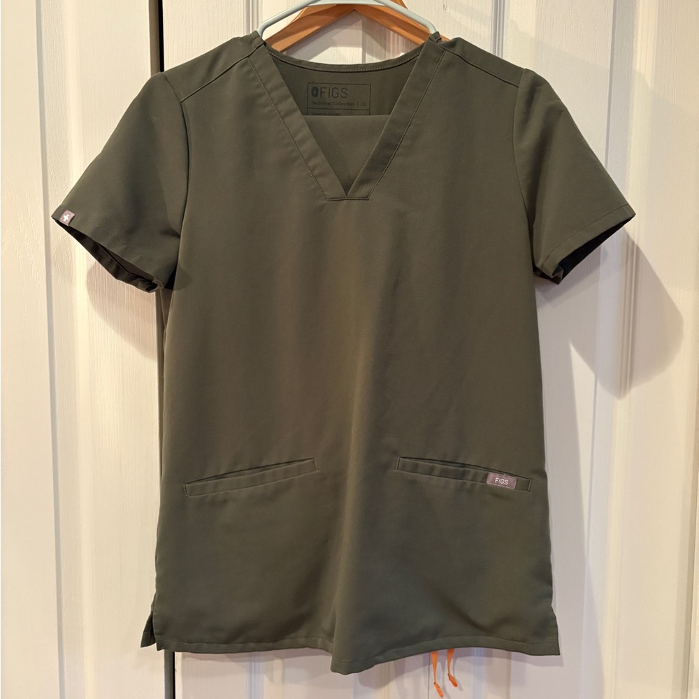 Figs Women's Short Sleeve Top in Olive